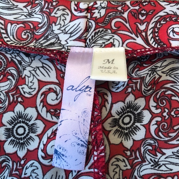 Red and black floral kimono. - Picture 2 of 2